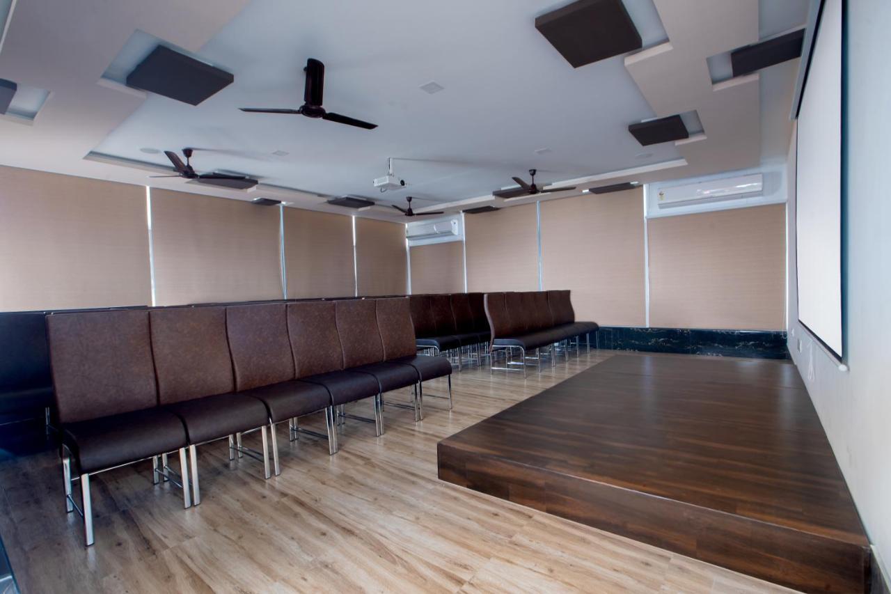 Crystal Lake Suites Coimbatore Extérieur photo
