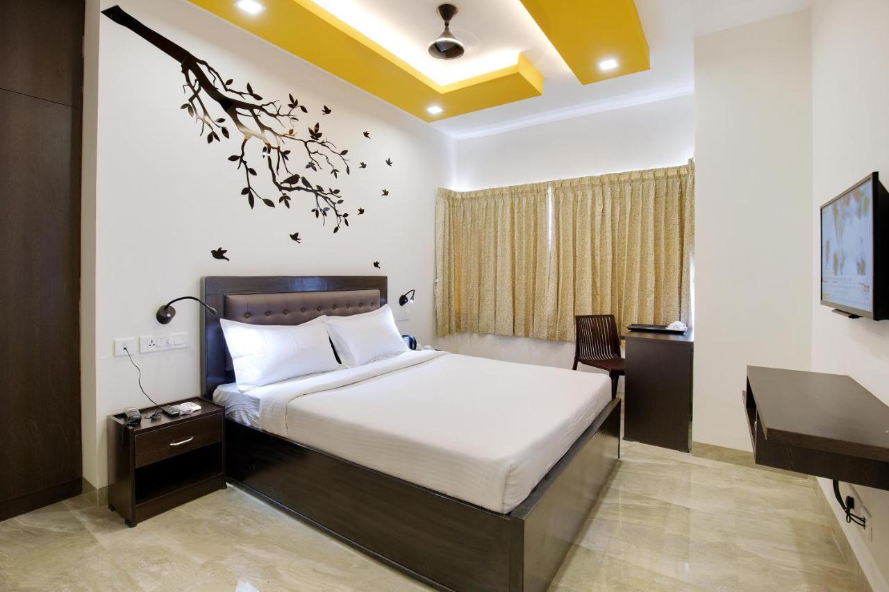 Crystal Lake Suites Coimbatore Extérieur photo